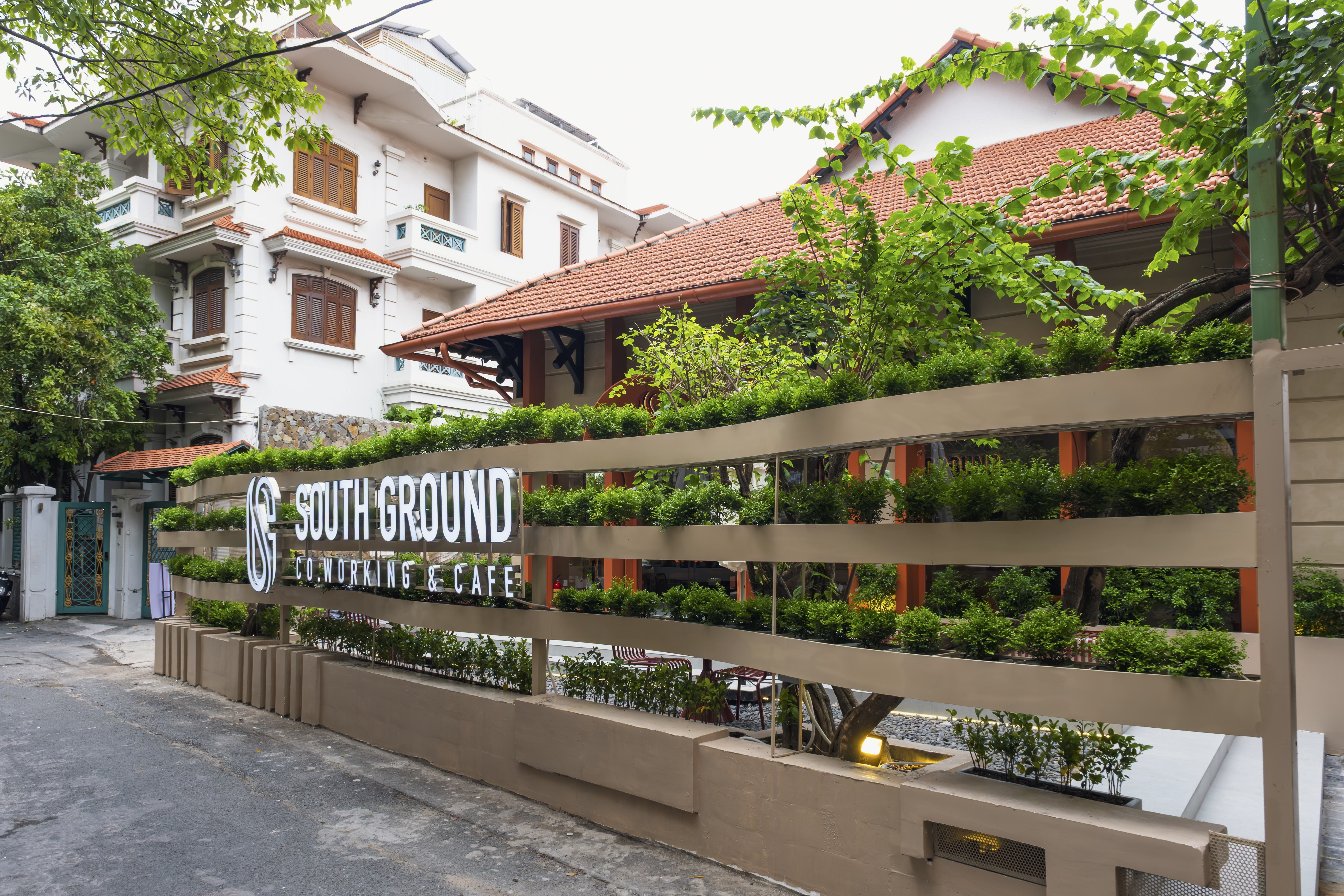 PASTEUR - SOUTH GROUND